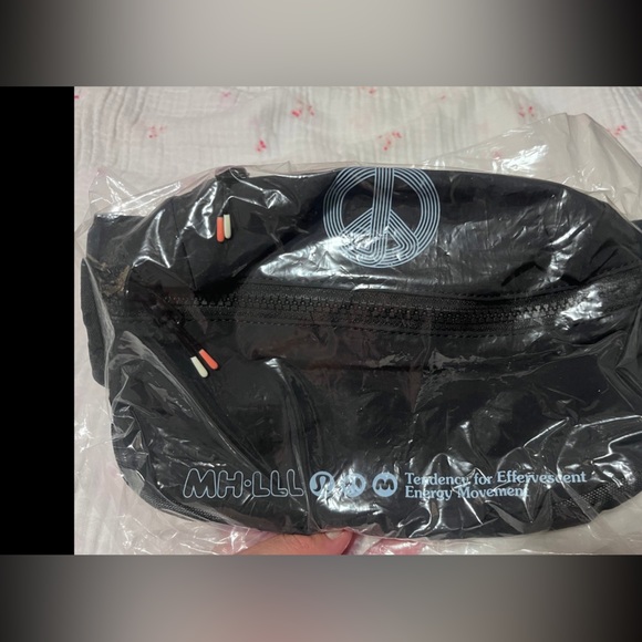 New Mad Happy Clean Lines belt bag - Picture 2 of 4